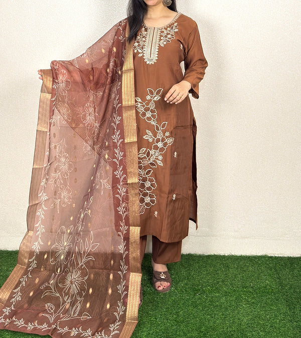 Kurti Set Chicku Alternate View